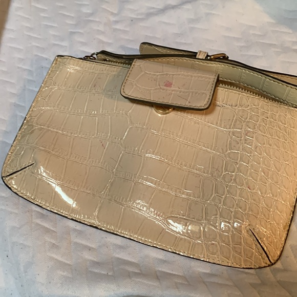 Guess wristlet - Picture 2 of 4